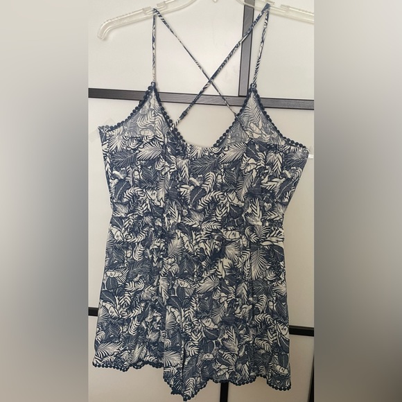Xhilaration 100% Rayon Floral Romper With Adjustable Spaghetti Straps - Picture 3 of 3